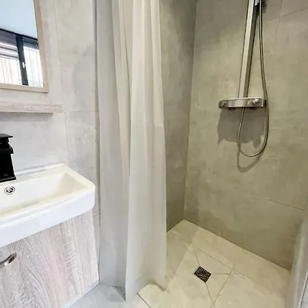 Apartment Paradise - 5 Suites Parentales - 10min Des Plages